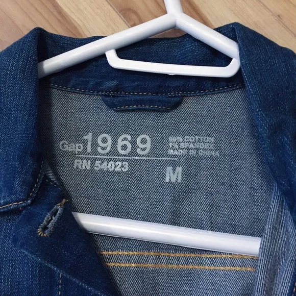 Luxurious dark wash GAP denim jeans jacket with 4 pockets - Picture 4 of 6